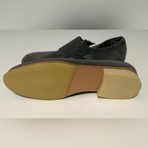 Calvin Klein, Size 10, Ashen Grey.